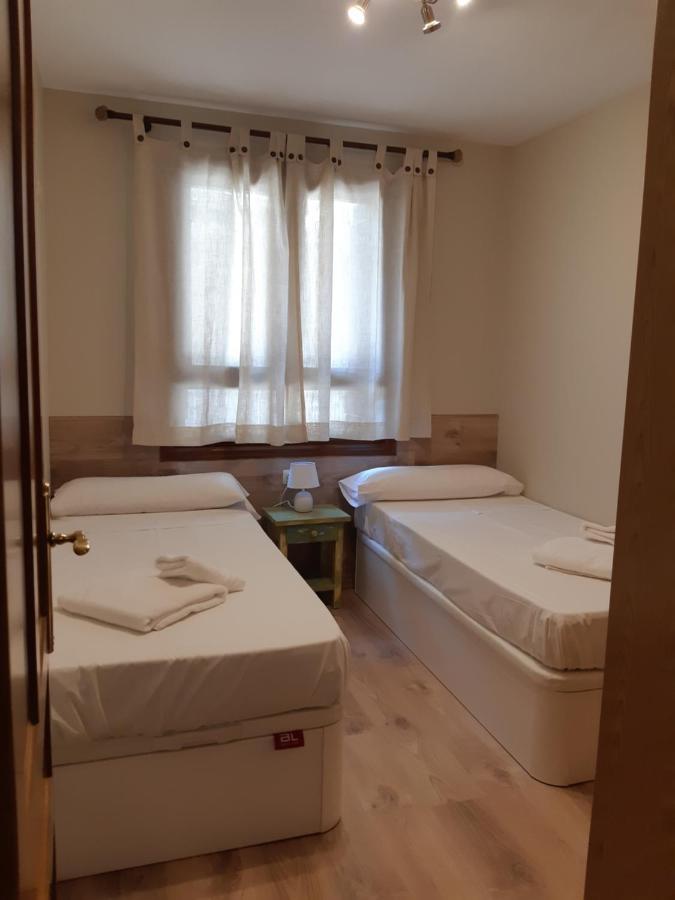 Ferienwohnung Apartamento Familiar Con Vistas Y Garage La Portiecha Sallent de Gállego Exterior foto