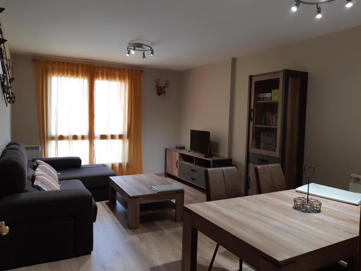 Ferienwohnung Apartamento Familiar Con Vistas Y Garage La Portiecha Sallent de Gállego Exterior foto